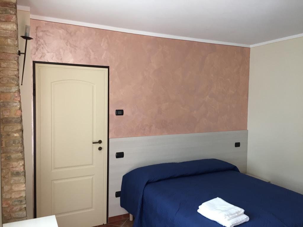 Hostel Del Gal Clusane Eksteriør billede